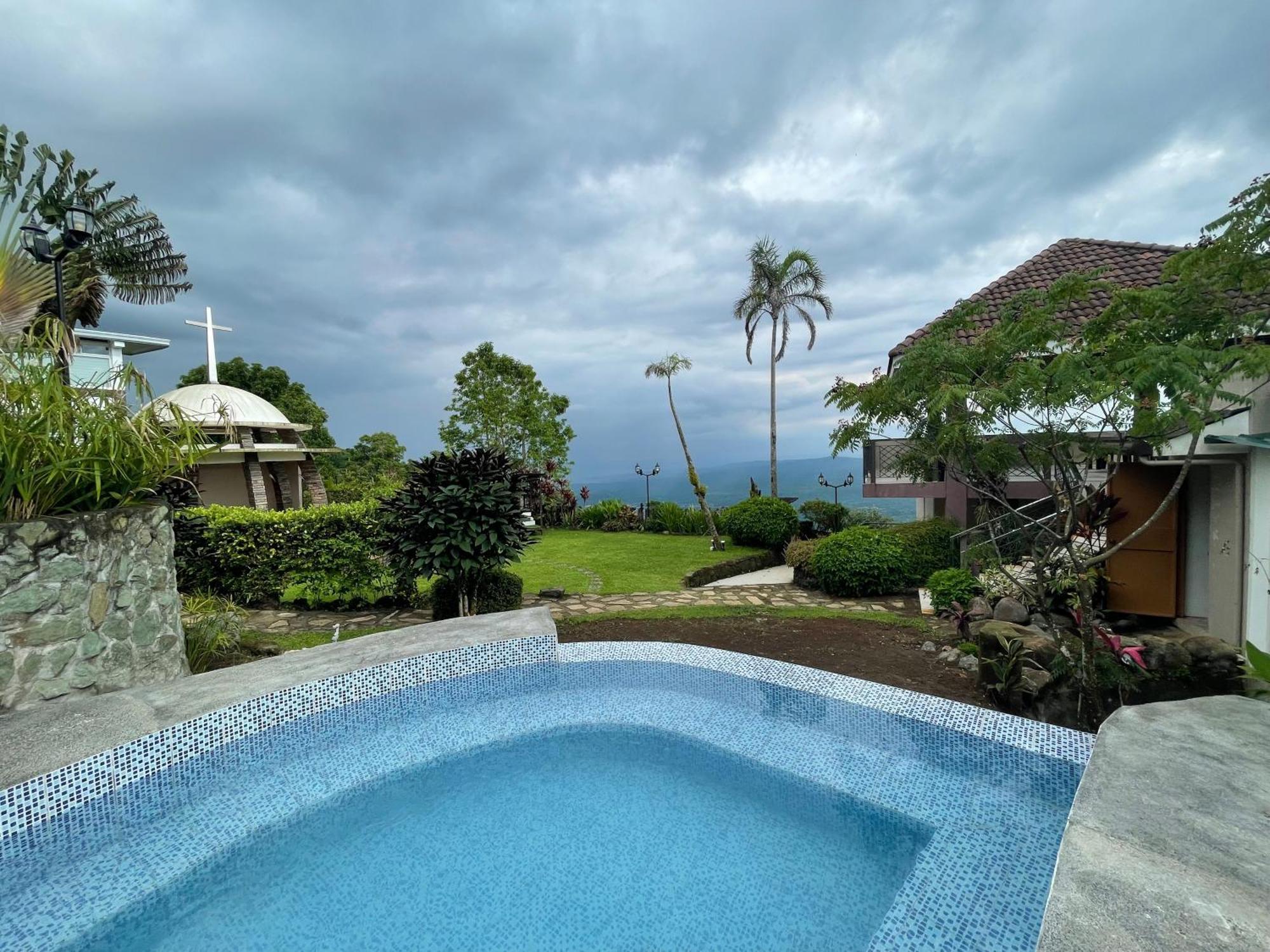 The Lakeview Suites Tagaytay City Exterior photo